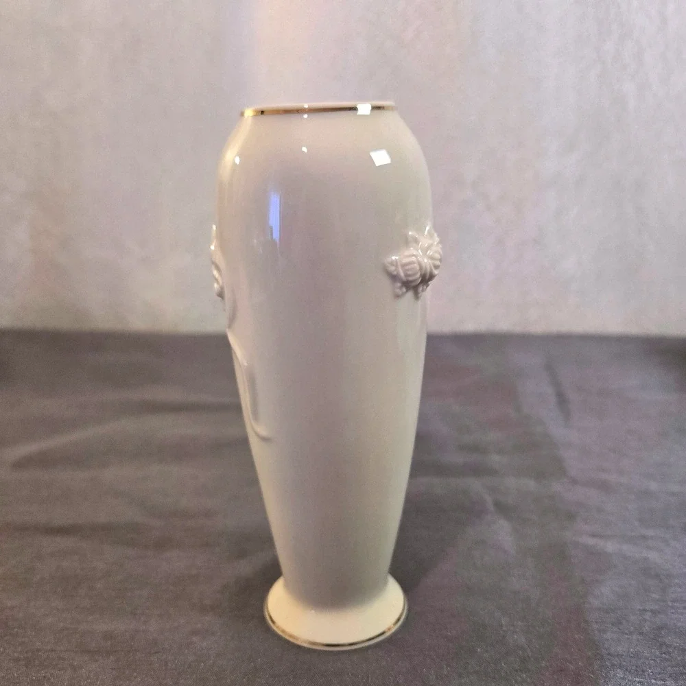 Lenox Cream Rose Bud Vase Gold Trim Handcrafted China‎ Decorative Accent